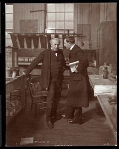 Thomas Edison ja haastattelija hänen laboratoriossa, 1906 (hopeagelatiiniprintti)